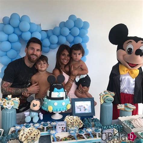 Leo Messi Y Antonella Roccuzzo Celebrando El Segundo Cumpleaños De Su