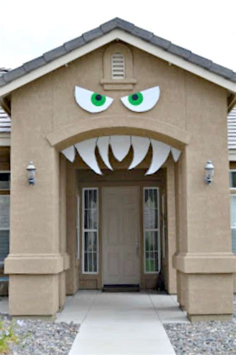10 Not Too Scarey Diy Halloween Front Porch Ideas