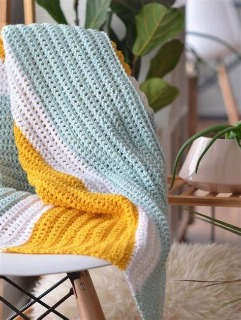 Check Out The Best Gender Neutral Crochet Baby Blanket Roundup Around