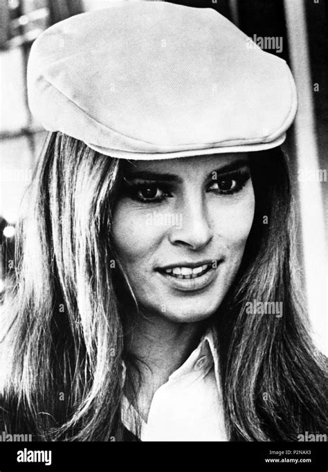 Raquel Welch 1969 Hi Res Stock Photography And Images Alamy