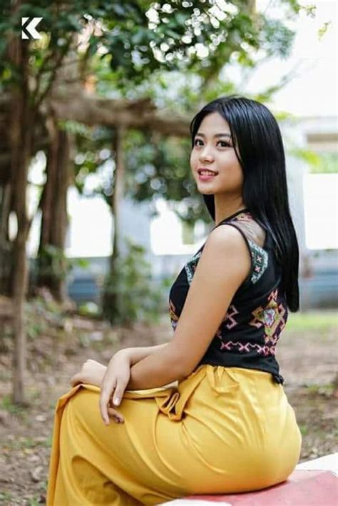 Pin Oleh Siu Quy Di Myanmar Ladies Gadis Berbikini Wanita Berlekuk