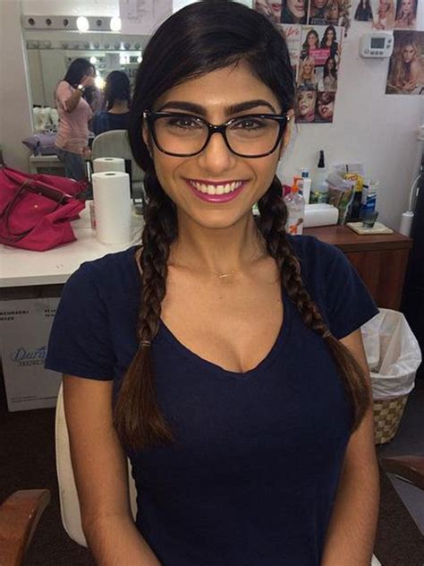 Pornhub Star Mia Khalifa Receives Death Threats After Being Ranked The Sites Top Adult Actress