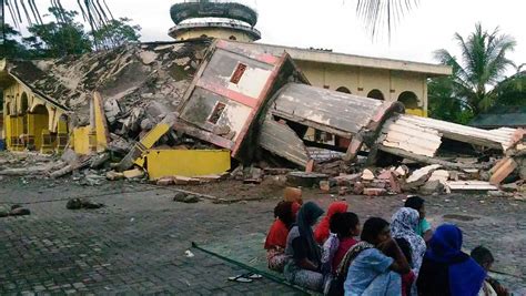 Indonesia earthquake kills at least 97