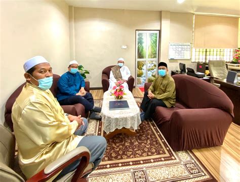 Timur laut merupakan salah satu daerah dari 5 daerah di p.pinang. Kunjungan hormat ke Pejabat Agama Islam Daerah Raub ...