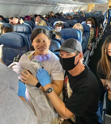 Woman Who Didnt Know She Was Pregnant Gives Birth On Flight To Hawaii