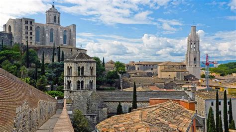 One of the most historic sites in spain, girona lies in northeast catalonia, just 99 km (62 mi) from barcelona. £23- Cheap Flights to Girona | Book tickets to Girona | Expedia.co.uk