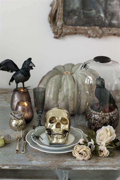 Want to decorate the inside of your home to be just as spooky as the outside? Modern Halloween Decor for a Spooktacular Home