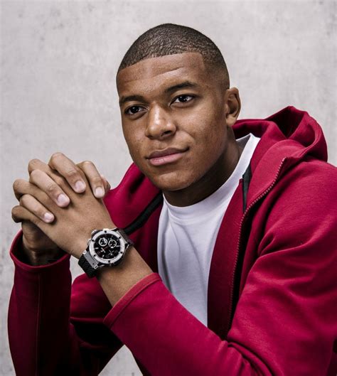 Marco verratti went close to a first league goal since may 2017 but herrera broke the. Kylian Mbappé jetzt auch mit Pelé Markenbotschafter für ...