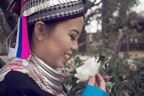 Hmong Outfit Series :: White Hmong Sayaboury | ROSES AND WINE