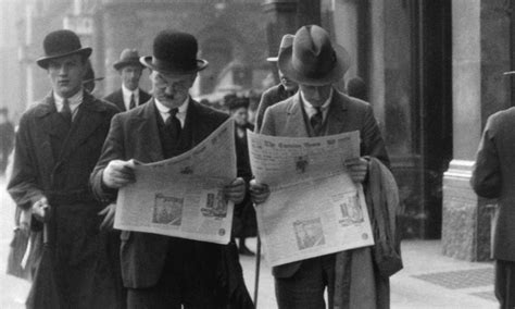 Men Reading Newspapers Read Newspaper Composition Photography
