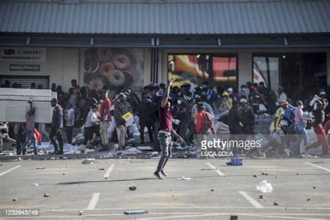 South African Military Is Called In To Quell Violence The New York