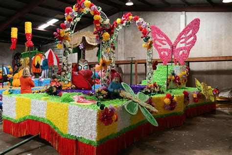 Battle Of Flowers Parade Unveils All New Floats For 2013