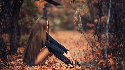 Download Teen Girl Model Autumn Forest Photography Wallpaper