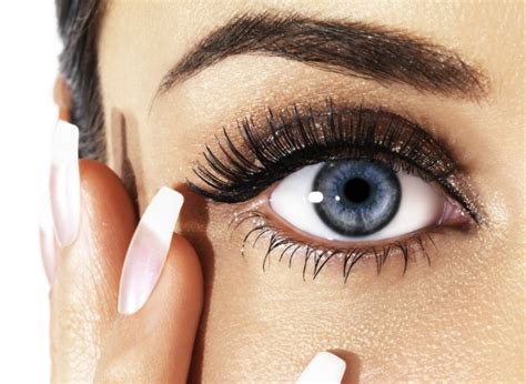 8 Home Remedies To Treat Eyelash And Eyebrow Dandruff