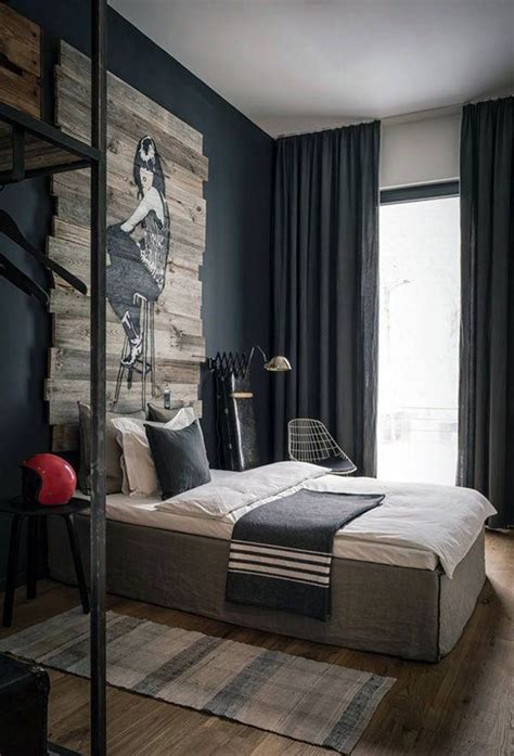 Cool Masculine Bedroom With Pallet Wall Art Homemydesign