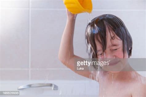 Girl Washing Her Hair In Bath Photo Getty Images