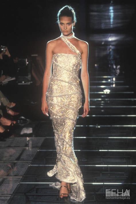Gianni Versace Autumn Winter 1998 Couture Shalom Harlow Fashion