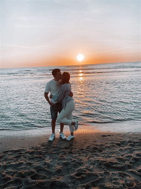 Sunset Lovers Couple Beach Pictures Beach Pictures Sunset Beach