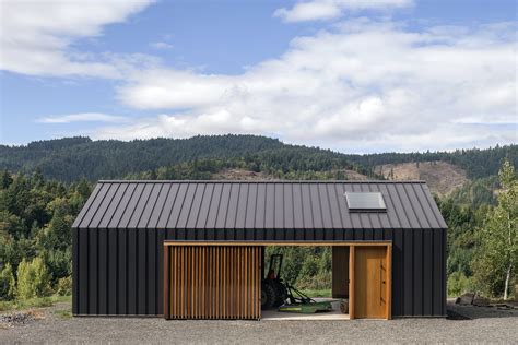 Elk Valley Tractor Shed Fieldwork Design And Architecture Archinect