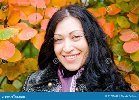 retrato da mulher de sorriso nova imagem de stock imagem de sorriso cara 11785609