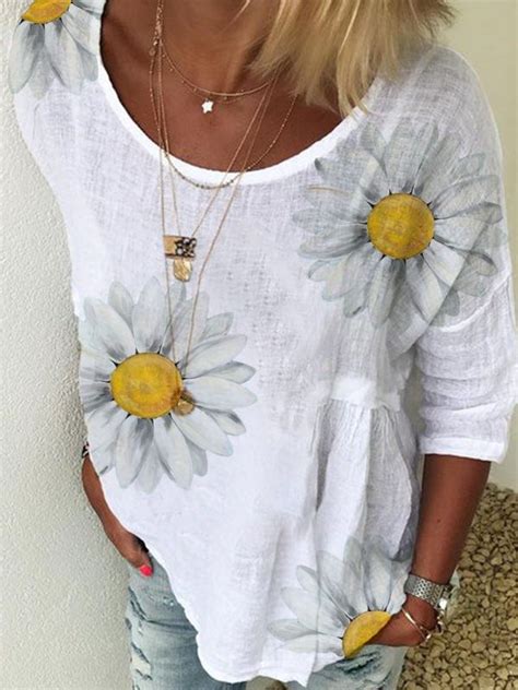 Daisy Printed Round Neck Short Sleeve T Shirt In Floral Cotton