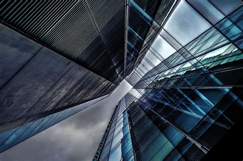 图片素材 翅膀 建筑 天空 阳光 窗口 玻璃 透视 建造 摩天大楼 城市的 市中心 钢 线 反射 颜色 办公室 正面 黑暗 蓝色 商业 单色 现代
