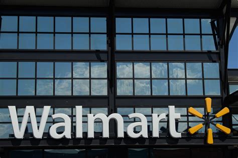 Should You Buy Walmart’s Stock