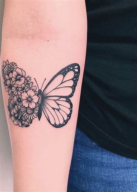 tatuaje de polilla muñeca | Butterfly tattoos for women, Tattoos for women, Unique butterfly tattoos