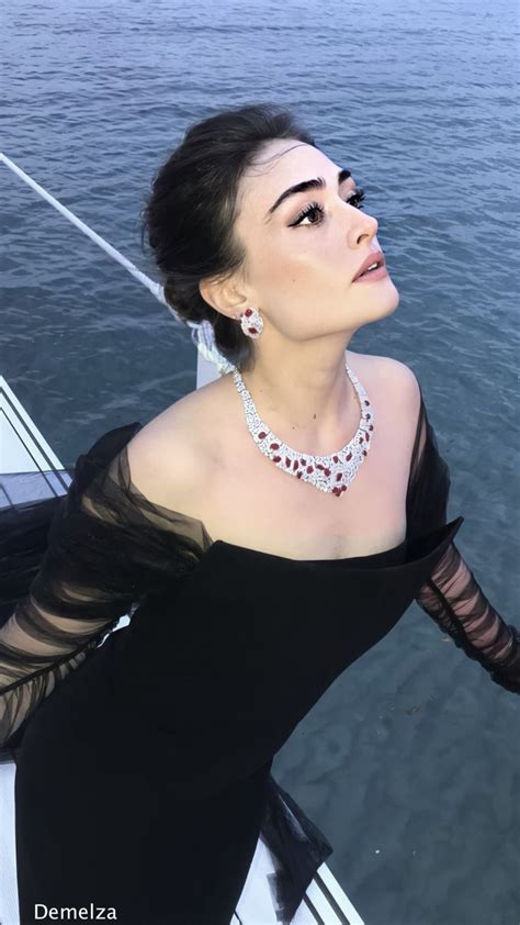 Pin By Aysu Sh On Esrabilgi In 2020 Esra Bilgic Turkish Beauty Beautiful Girl Face