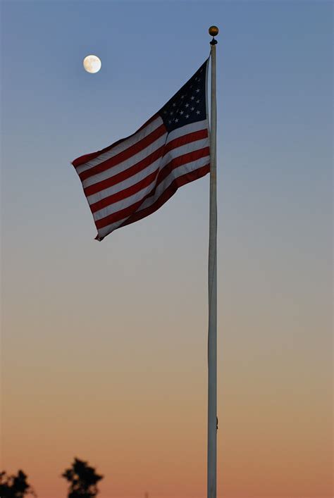 Flag Of The United States In The Moon Light 月光下的星条旗 Flickr