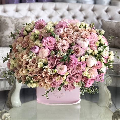 Presents bounds of fresh cut opulence, décor for self and home, and total mastery of all things floral and plant. Pin on Easter at J'Adore Les Fleurs