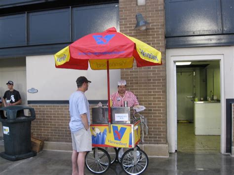 Chi phi got started when guerino and a friend came to the realization that they should be sharing the classic foods that represented the cities they loved so much. hot dog stand chicago | Hot dog stand, Hot dogs, Fun foods ...