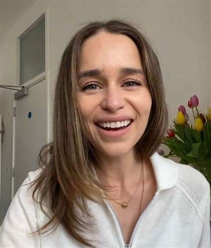 Эмилия кларк 2020 похудела Эмилия Кларк — о своем здоровье после инсультов: «Часть мозга не работает» Эмилия Кларк — о своем здоровье после инсультов: «Часть мозга не работает» Эмилия кларк 2020 похудела