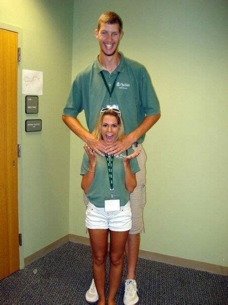Tall Guy And Short Girl Short Person Tall Person Tall People Short