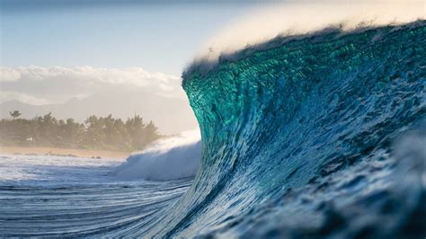 Pipeline Hawaii The Waves Are Huge And They Are Known To Attract