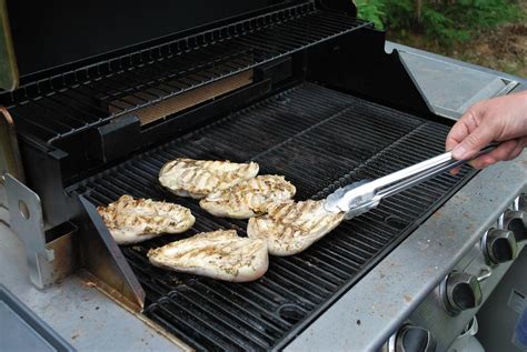 The gas grill can grill your meat conveniently, fast and instantly. Just the Right Size: How To Grill Boneless, Skinless ...