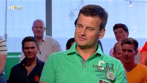 Derksen stapt naar directie rtl na conflict met genee. Wilfred in Brasil-look | Activiteiten