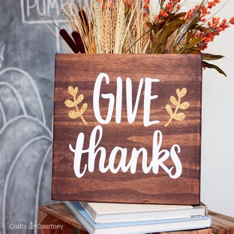 Make one of these easy diy fall wood signs this weekend! DIY Fall Sign - Give Thanks