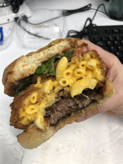 I Ate A Bacon Mac And Cheese Burger Rfood