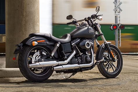 It is available in only 1 variant and 4 colours. HARLEY DAVIDSON Street Bob specs - 2015, 2016 - autoevolution