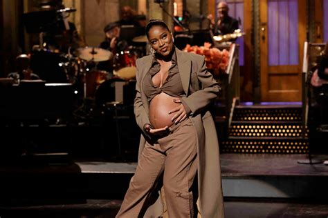 Keke Palmer Pulled Off A Stylish Pregnancy Reveal On SNL Vogue