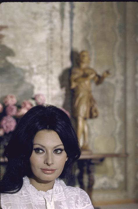 Beautiful Photos Of Sophia Loren At Her Grand Roman Villa In 1964