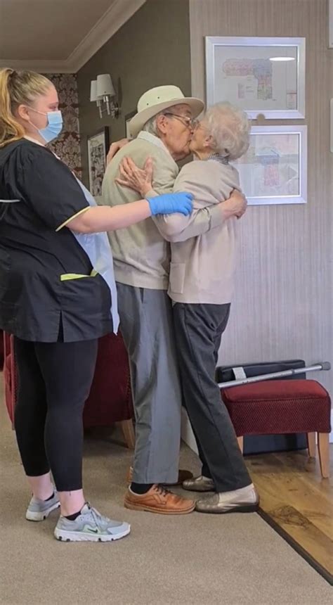 Heartwarming Video Shows 89 Year Old Couple Reunited After Months Apart