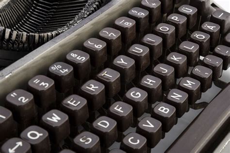 Старинные печатные пишущие машинки с доставкой купить антикварные пишущие машинки в магазине
