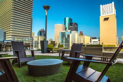 Rosemont houston is a rooftop bar venue located in houston, tx, that is available to rent for private events. Apartments In Downtown Houston | SkyHouse Houston ...