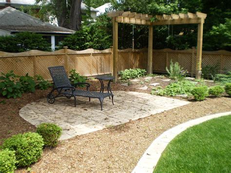 A good landscape design not only adds appeal to the beauty of the home but it also can increase the value of your home by as much as 15%, giving you the ability to recoup up to 200% on your here are some ways that you can evaluate your abilities as a do it yourself landscape designer. 24 Simple Backyard Landscaping Ideas Which Look ...