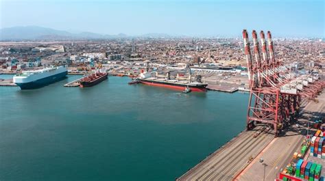 Premium Photo Callao Lima Peru 2023 View Of Dock And Containers In