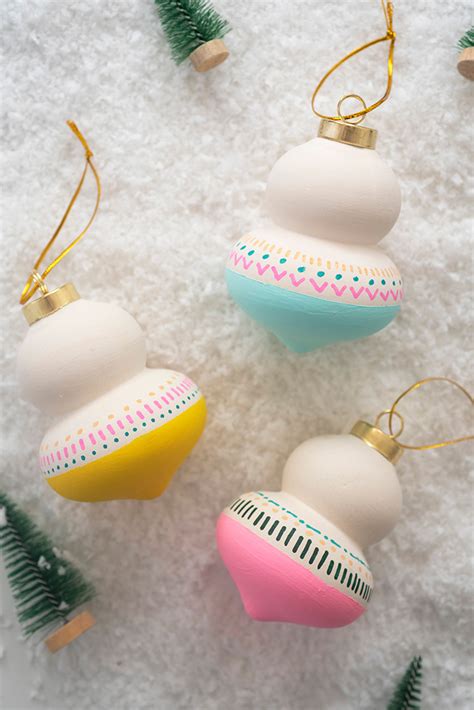 Diy Hand Painted Pastel Ornaments Alice And Lois Diy Christmas