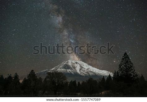 Milky Way Over Mount Shasta Stock Photo 1557747089 Shutterstock