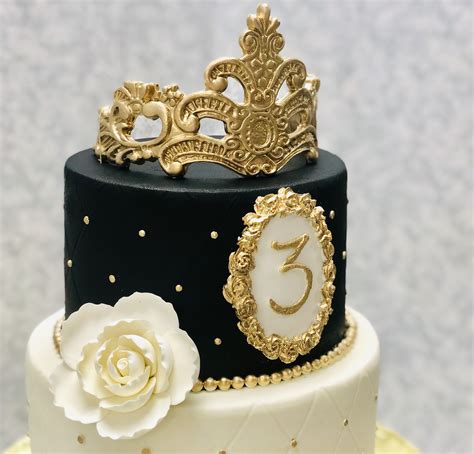 Cant Get Over This Adorable Black And White Royal Cake